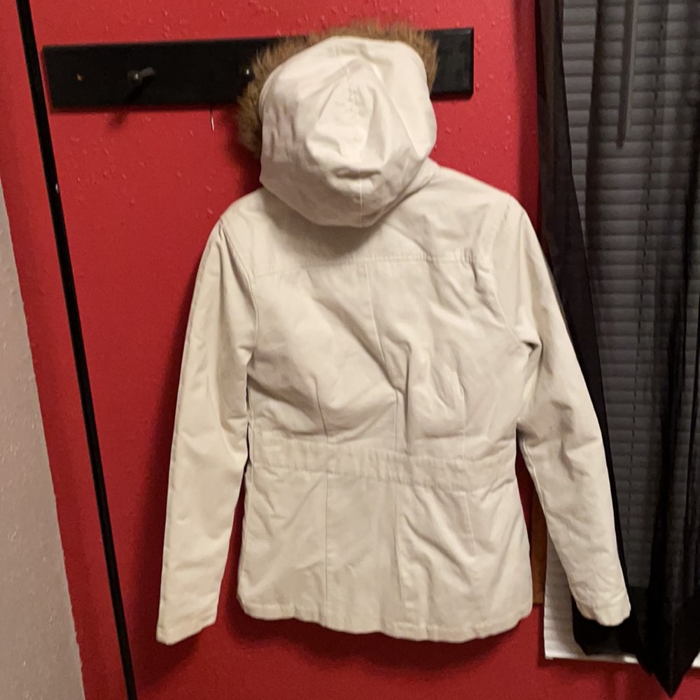 Roxy winter jacket in great condition. Size XL. - Picture 3 of 6